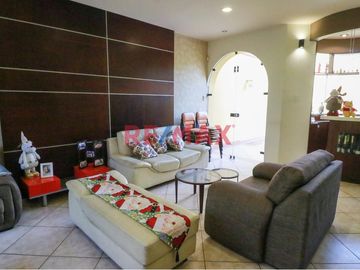 Casa De 4 Pisos En San Borja Con Minidepartamento