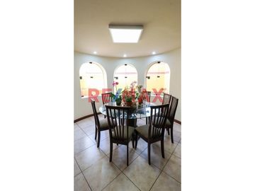 Casa De 4 Pisos En San Borja Con Minidepartamento
