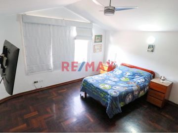 Casa De 4 Pisos En San Borja Con Minidepartamento