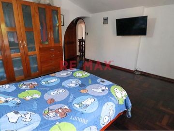 Casa De 4 Pisos En San Borja Con Minidepartamento