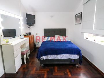 Casa De 4 Pisos En San Borja Con Minidepartamento