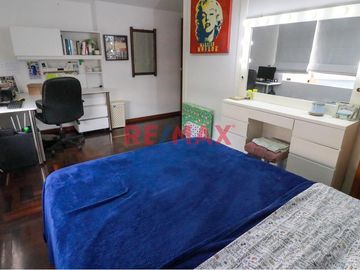 Casa De 4 Pisos En San Borja Con Minidepartamento
