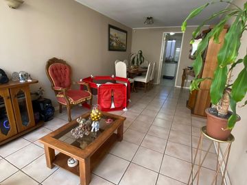 Condominio Las Palmas/ Clinica Indisa / 5 dormitorios / Arauco Maipú