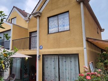 Condominio Las Palmas/ Clinica Indisa / 5 dormitorios / Arauco Maipú