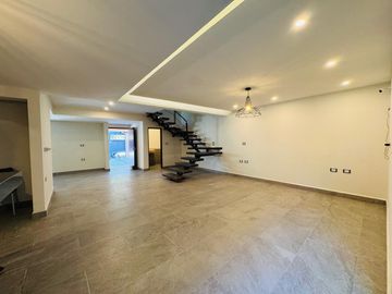 CASA NUEVA EN VENTA EN ESQUINA TRES RECAMARAS ZONA USBI XALAPA