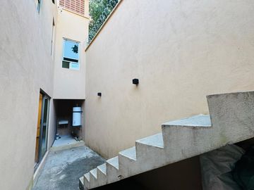 CASA NUEVA EN VENTA EN ESQUINA TRES RECAMARAS ZONA USBI XALAPA