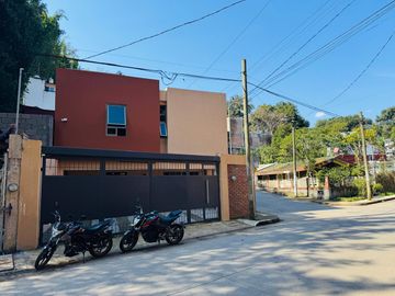 CASA NUEVA EN VENTA EN ESQUINA TRES RECAMARAS ZONA USBI XALAPA