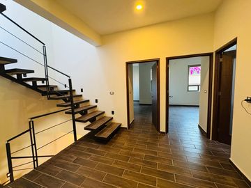 CASA NUEVA EN VENTA EN ESQUINA TRES RECAMARAS ZONA USBI XALAPA
