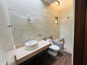 CASA NUEVA EN VENTA EN ESQUINA TRES RECAMARAS ZONA USBI XALAPA