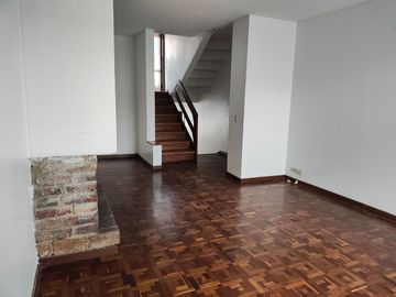 CASA EN VENTA EN LA FLORESTA