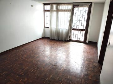 CASA EN VENTA EN LA FLORESTA