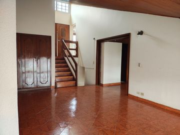 CASA EN VENTA EN LA FLORESTA