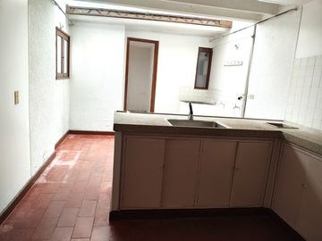 CASA EN VENTA EN LA FLORESTA
