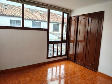 CASA EN VENTA EN LA FLORESTA