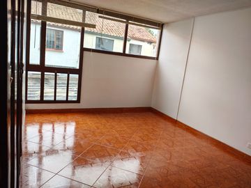 CASA EN VENTA EN LA FLORESTA