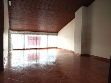 CASA EN VENTA EN LA FLORESTA