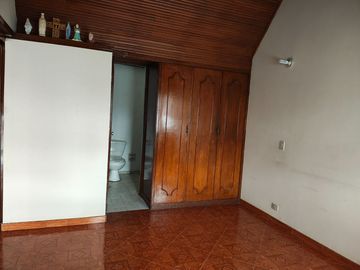 CASA EN VENTA EN LA FLORESTA