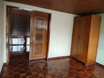 CASA EN VENTA EN LA FLORESTA