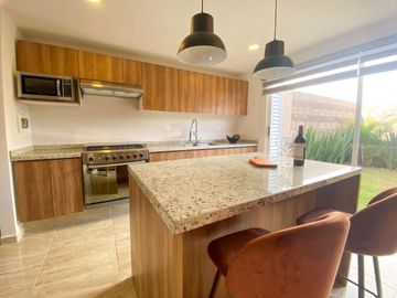 VENTA DE CASA LOMAS DE ANGELOPOLIS