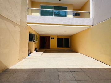CASA EN VENTA VALLARTA UNIVERSIDAD EXCELENTE UBICACIÓN