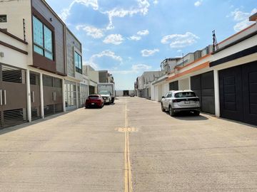 CASA EN VENTA (ejido) DENTRO DE PRIVADA EN CACALOMACAN A 5min DE PASEO COLON DE TOLUCA