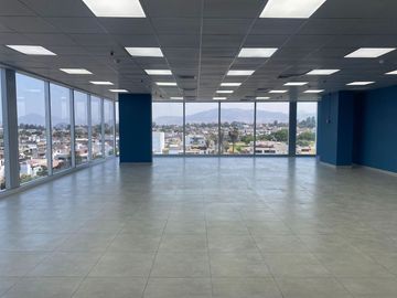 ALQUILER DE OFICINA IMPLEMENTADA 270m2 EN LA MOLINA