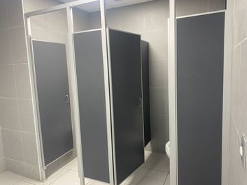 ALQUILER DE OFICINA IMPLEMENTADA 270m2 EN LA MOLINA