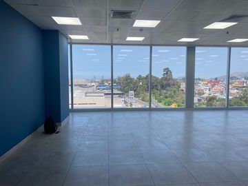 ALQUILER DE OFICINA IMPLEMENTADA 270m2 EN LA MOLINA