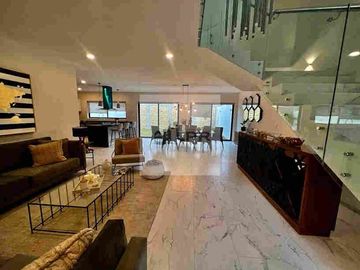 VENTA DE CASA CERCA DEL PARQUE BICENTENARIO, AMENIDADES, EXCLUSIVIDAD