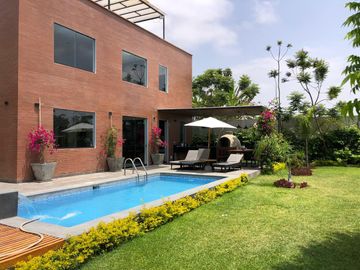 GRAN OPORTUNIDAD-CASA DE CAMPO EN ASIA