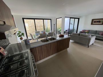 CASA EN VENTA ATRAS DE PLAZA SAN DIEGO