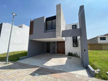 CASA EN VENTA ATRAS DE PLAZA SAN DIEGO