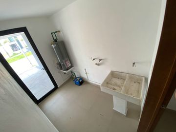CASA EN VENTA ATRAS DE PLAZA SAN DIEGO
