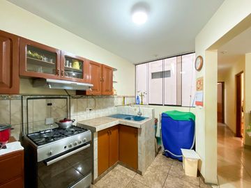 En venta amplio y bien distribuido departamento en Piso 2 cerca de la Panamericana Sur en Surco.
