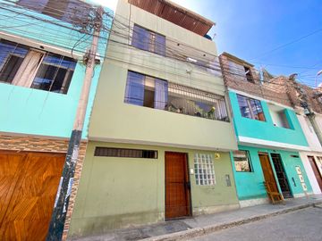 En venta amplio y bien distribuido departamento en Piso 2 cerca de la Panamericana Sur en Surco.