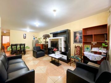 En venta amplio y bien distribuido departamento en Piso 2 cerca de la Panamericana Sur en Surco.