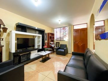 En venta amplio y bien distribuido departamento en Piso 2 cerca de la Panamericana Sur en Surco.