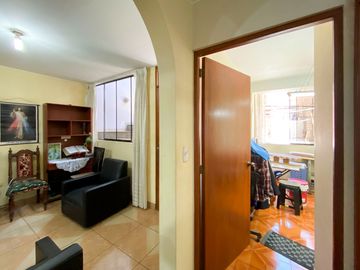 En venta amplio y bien distribuido departamento en Piso 2 cerca de la Panamericana Sur en Surco.