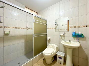 En venta amplio y bien distribuido departamento en Piso 2 cerca de la Panamericana Sur en Surco.