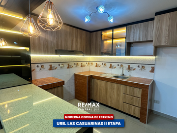 Casa Frente A Parque - Urb Casuarinas (Ica Cercado)