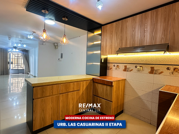 Casa Frente A Parque - Urb Casuarinas (Ica Cercado)