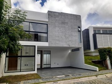 VENTA DE CASA EN LOMAS DE ANGELOPOLIS