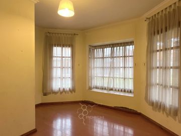 Gran casa estilo campo altos techos 5d/3b