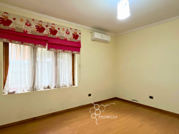 Gran casa estilo campo altos techos 5d/3b