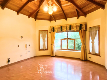 Gran casa estilo campo altos techos 5d/3b