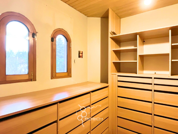 Gran casa estilo campo altos techos 5d/3b