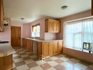Gran casa estilo campo altos techos 5d/3b