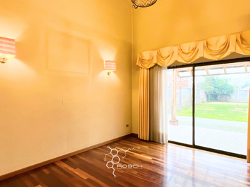 Gran casa estilo campo altos techos 5d/3b