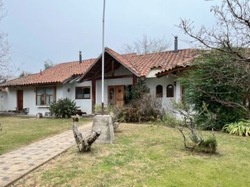 Gran casa estilo campo altos techos 5d/3b