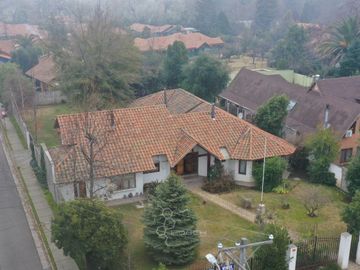 Gran casa estilo campo altos techos 5d/3b